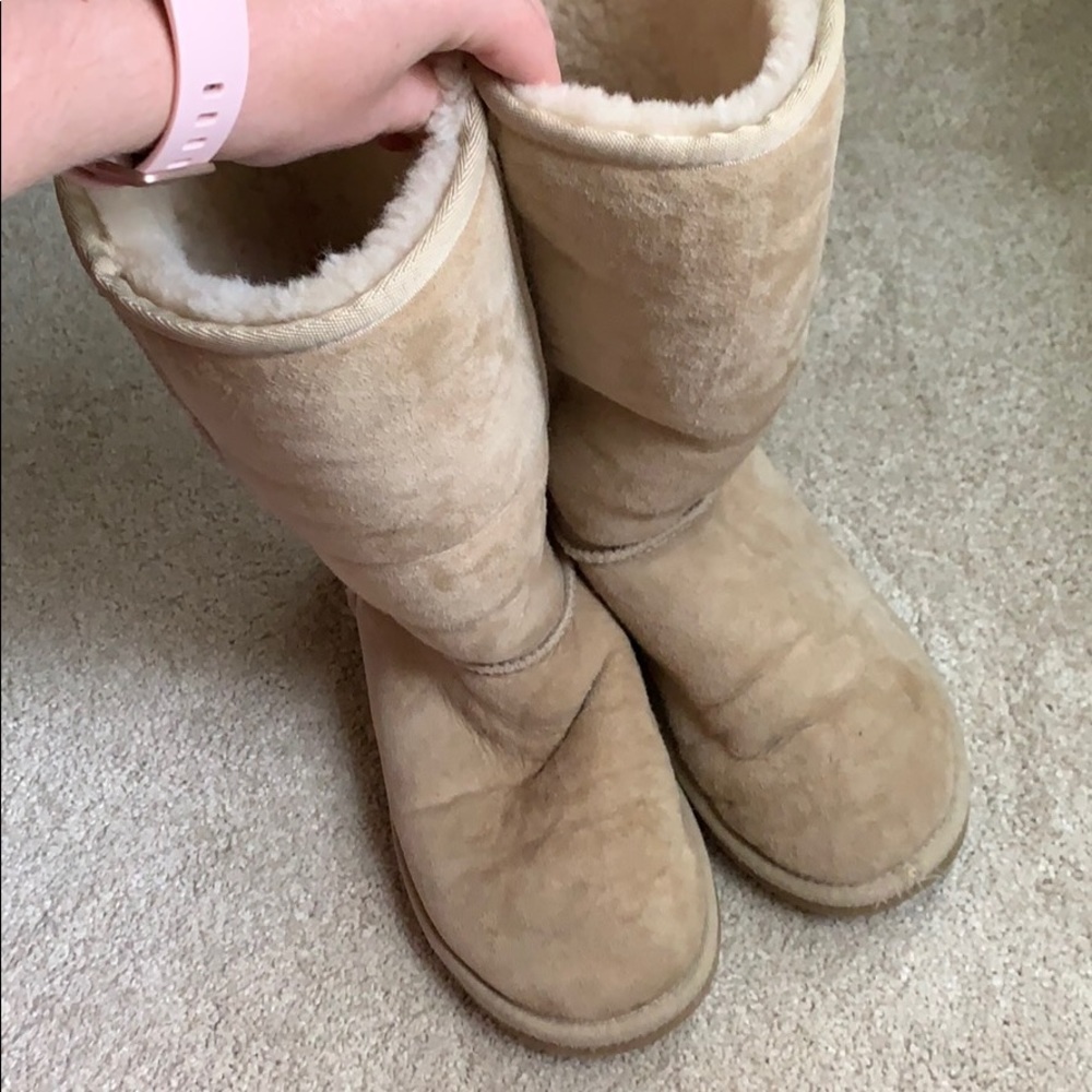 Tan uggs